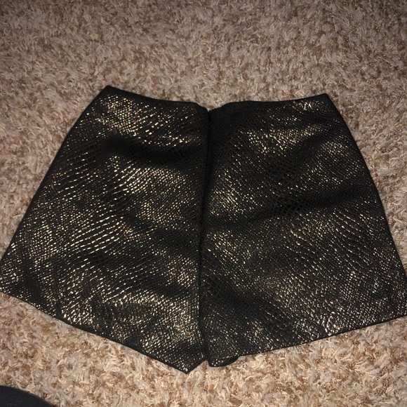 Jack by BB DAKOTA snakeskin shorts - Picture 4 of 6